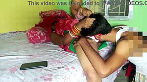 出轨妻子弯腰给哑巴仆人而丈夫不在！