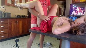 Hilekar Komşu Karısı Gizli İlişkide Sert Vuruluyor