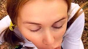 ”Hej, titta på mig ge en offentlig blowjob och leka med sperma POV!”