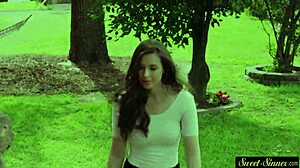 Kaunis sisar creampattu kovan doggystyle-roolipelin jälkeen