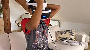 Eva Isabel og Chrissy spiller Jenga med snikende upskirt spenning hjemme.