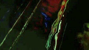 Bondage vintage sombre à Londres avec cordes dans les ombres des années 60 !