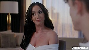 MILF gostosa Jennifer quer pau duro de ator jovem