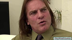 अरे, देखो कैंडी अपने स्टीपडैड के लंड को प्रो की तरह चूसती और राइड करती है