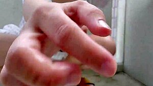 امرأة متزوجة، هل تخرجين مثل هذا في الهواء الطلق؟