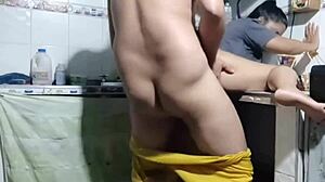 หนุ่มของฉันเย็ดฉันแรงในครัว ทิ้งน้ำรักไว้ข้างใน