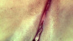 Vau, svršila sam tako jako i mokro sama!