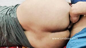 अरे, देखो यह खूबसूरत स्टूडेंट टीन 18+ क्लासरूम में बैंग कर रही है!