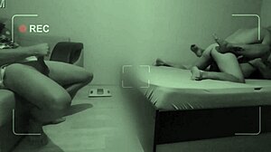 Hej, onanerar du medan jag knullar min älskare i sängen?