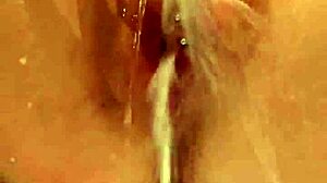 偷窥继妹在淋浴自摸