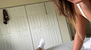 Tinejdžerka 18+ posestrima Selina Bentz trenira za seks!