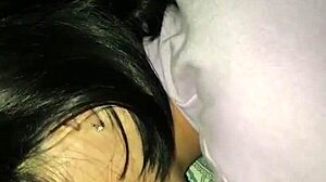 พ่อบุญธรรมแอบเข้ามาในคืนเพื่อเย็ดลูกสาวบุญธรรมตัวเล็กวัย 18+ ด้วยความเร่าร้อน