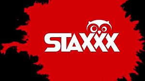 Babcia ogląda porno przed tym, jak ją ruchają gorący facet