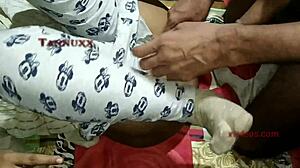 Hint genç çağrı kızı özel anal seansı için davet ediyor