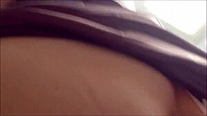 法国荡妇，想在紧身缎裙和丝袜里被舔吗？