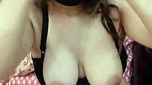 यो, सोबिया नासिर व्हाट्सएप पर क्लाइंट के लिए लाइव मस्तरबेट कर रही है! 🔥