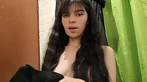 Sexy asiática y latina se follan a espaldas de sus novios