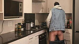 Spycam elkapja a feleséget, ahogy csal a szomszéddal kutyapózban