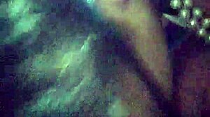 Samantha, wil je deze grote pik buiten zuigen met deepthroat skills?