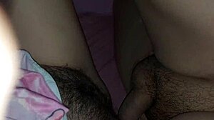 मेरी सौतेली बहन के साथ बेडशीट के नीचे इंटिमेट सेक्स