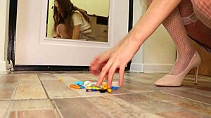 Hej, krossar leksaker med klackar i strumpbyxor?