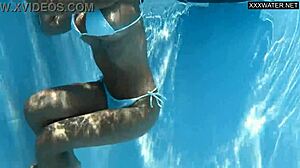 Svømmebasseng beste MILF noensinne Angelica naken i offentligheten