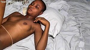 Die Arschbacken-Bully handhabt rauen Doggystyle mit großem Schwanz