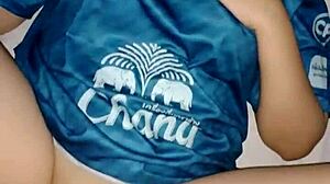 Tajska amaterska MILF z velikimi cicami v domači akciji