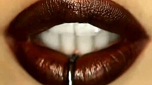 Wah! Luna Mills Dientot Kontol Besar!