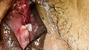 顽皮少女18+在他射进她湿逼的快餐中感到极乐