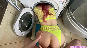 Pomajka zaglavljena u mašini za veš, morao sam je tući