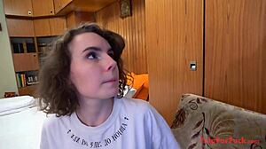 18-летняя русская девчонка жаждет дикого секса в интенсивном POV