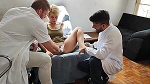 jag gick till gynekologen och läkare horor knullade mig utan kondom på kontoret