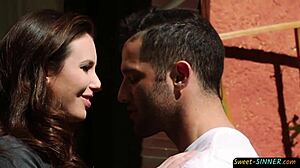 Store titter teen kneppet hårdt udendørs i vild nærbillede scene