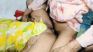 Desi Bhabh v salwar kameez dostáva piču vyvŕtanú na vianočnej párty