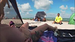 Экстбиционистка жена Миссис Кисс делится POV с нудистского пляжа: вуайерист дрочит, мужчины смотрят