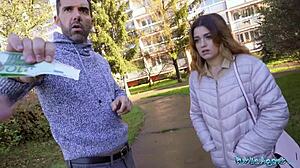 en voi uskoa että panin tämän tiukan espanjalaisen nartun miehen selän takana julkisella