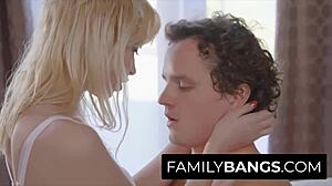 Pastorka Chloe Cherry izkoristi priložnost za seks s pastorkom Robby Echo