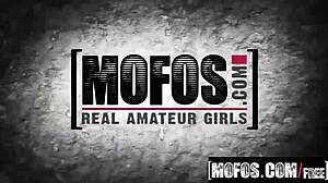 Amirah Adara zagubiona nastolatka 18+ - publiczne palcowanie porno