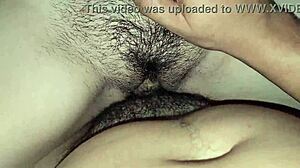 Domáca creampie s mojou nevlastnou sestrou, prvýkrát vŕtaná jej tesná mokrá piča