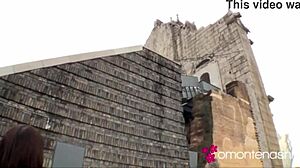 Hej, lahko obvladaš to lepo japonsko punco z velikimi naravnimi joški in tesno pičko?