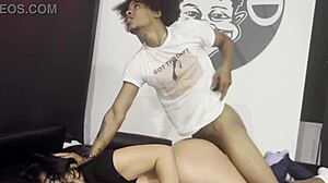 يا، مامي برازيلية سمينة، جاهزة لتركب ذكر صغير في الجزء 2؟