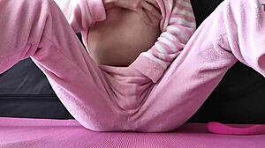 אחותי החורגת עם ציצים קטנים 18+, כוס מגולחת רטובה מפזרת גדול