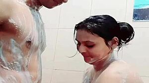 يا، جنس ديسي في الحمام مع زب وحش جامح! 🔥