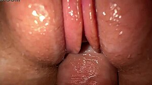 慢动作与奶油日本少女逼。快速射精封锁交易。