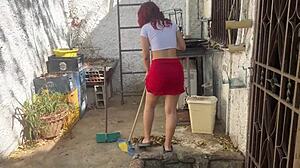 Kon niet weerstaan aan hijastra's rok terwijl ze kleren waste! Wow!