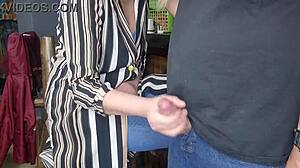 Мачеха дрочит мне сильно после работы