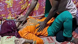 Malik knepper tjenestepiken hard i det private rommet!