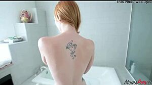 Stiefmoeder ziet me en geeft hete beloning