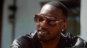 我不敢相信Violet Myers在她的第一次群交中承受了8根黑人大鸡巴！